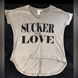 NEW NWOT Womens ‘Sucker For Love’ Short Sleeve Hi Low Top